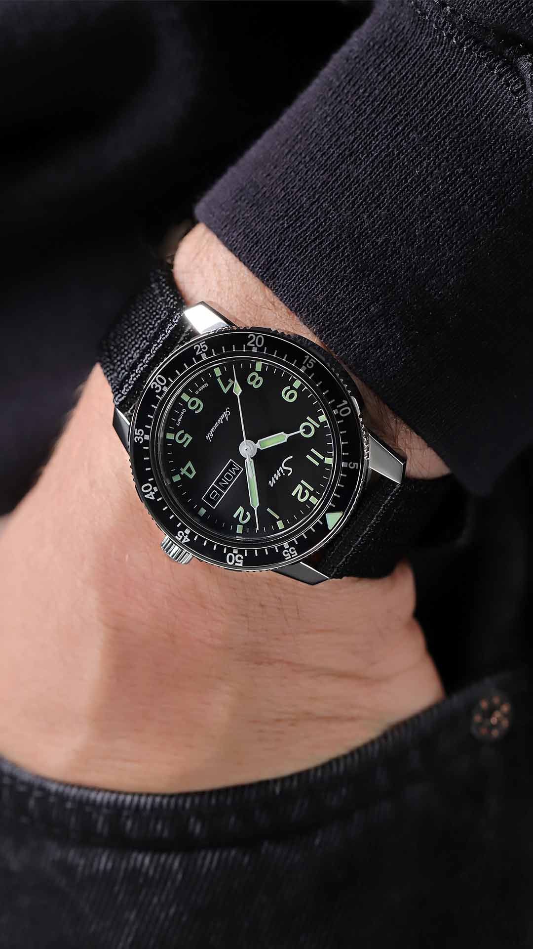 時計 Sinn 104.SA.SA.AUTO Reviewing the Sinn 104 St Sa A | WatchGecko