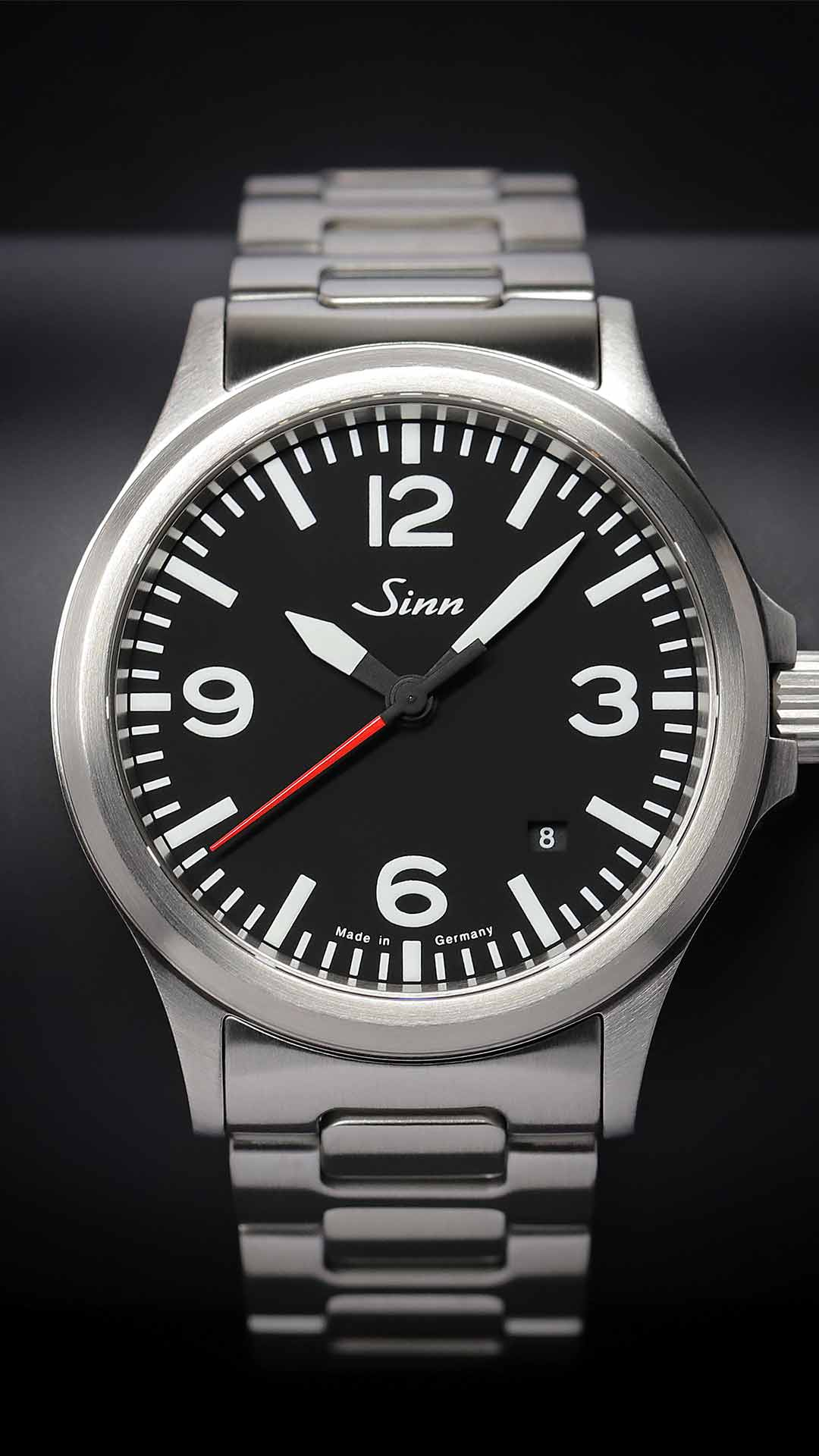 Gros plan de la Sinn 556 A RS avec trotteuse rouge.