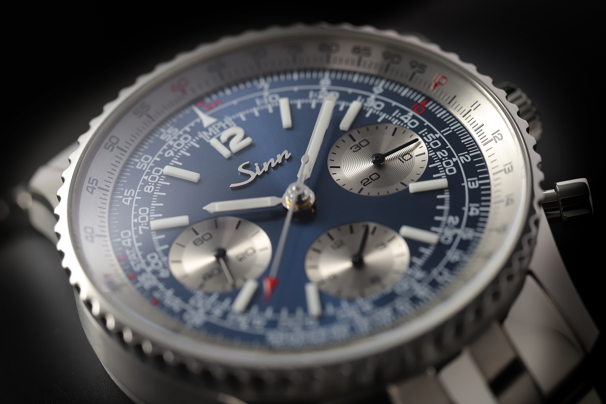                       Nahaufnahme der 903 Ti II Jubiläum mit blauem Zifferblatt. 
                  