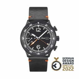 Modell 717 von Sinn Spezialuhren mit schwarzem Zifferblatt und Lederarmband –  ausgezeichnet mit dem German Design Award 
