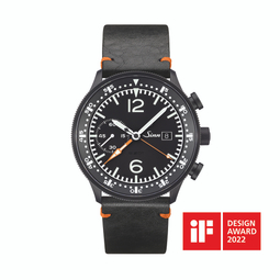 Modell 717 von Sinn Spezialuhren mit schwarzem Zifferblatt und Lederarmband – ausgezeichnet mit dem iF Design Award 2022.