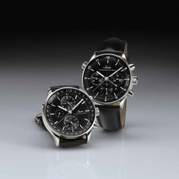 Frankfurter Finanzplatzuhren 6052 und 6099 zum 15-jährigen Jubiläum, beide mit Lederband.