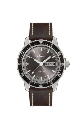 104 St Sa I A – Vue de face avec bracelet