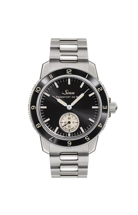 104 Classic 12 – Front view with strap