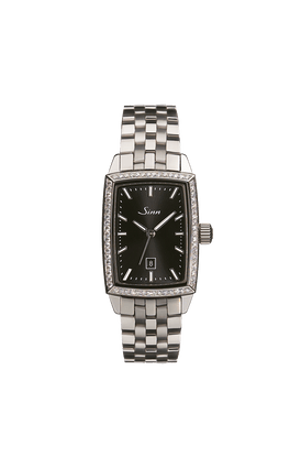 243 TW 66 WG S – Front view with strap