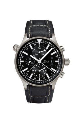 900 FLIEGER – Frontalansicht mit Band