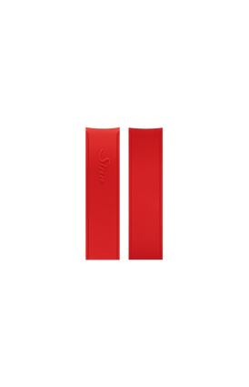 Red silicone strap integrated in the case – Front view with strap