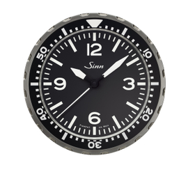 Analogue radio-controlled wall clock – Right side view