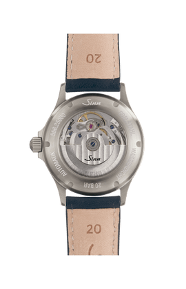 556 I Mother-of-pearl S – Back view